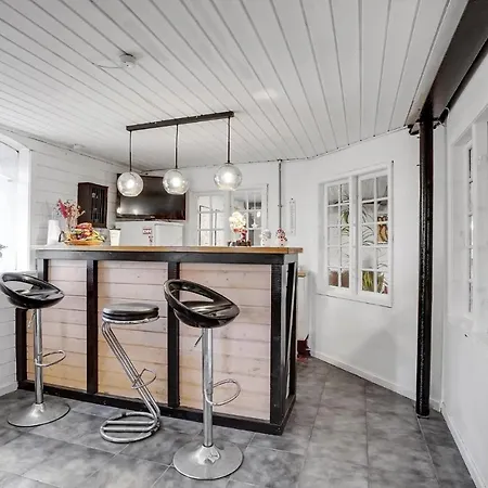 1 Bedroom Amazing In V Apartment