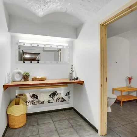 1 Bedroom Amazing In V Apartment *
